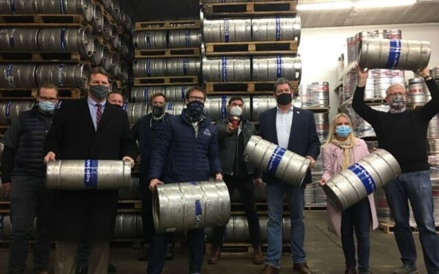 State lawmakers tour Schell’s Brewery to end growler sale cap