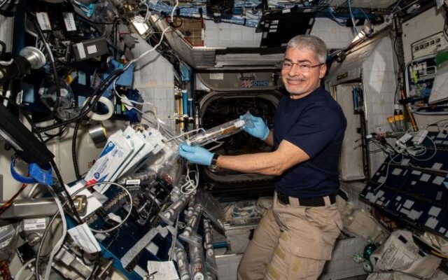 Minnesota-born astronaut Mark Vanderhei not in danger of being abandoned in space station