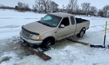 Brown County Sheriff’s Office closes Lake Hanska main landing after pickup breaks through ice